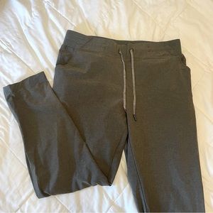 Aventura Green Moisture Wicking Pant Size 8 - perfect for camping and hiking